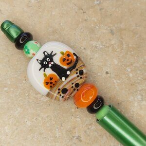 Beaded pen   (cat pumpkin beaded pen green)
